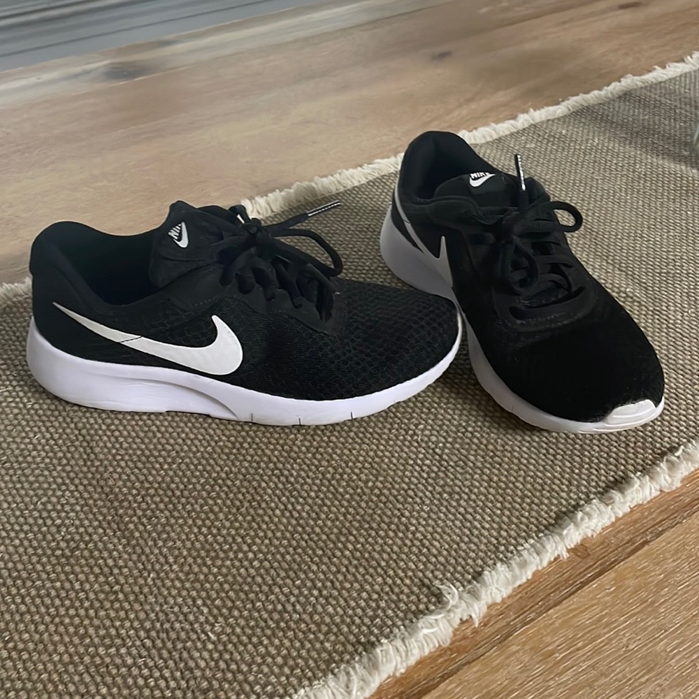 Youth Nike size 4.5 Black/White Sneakers